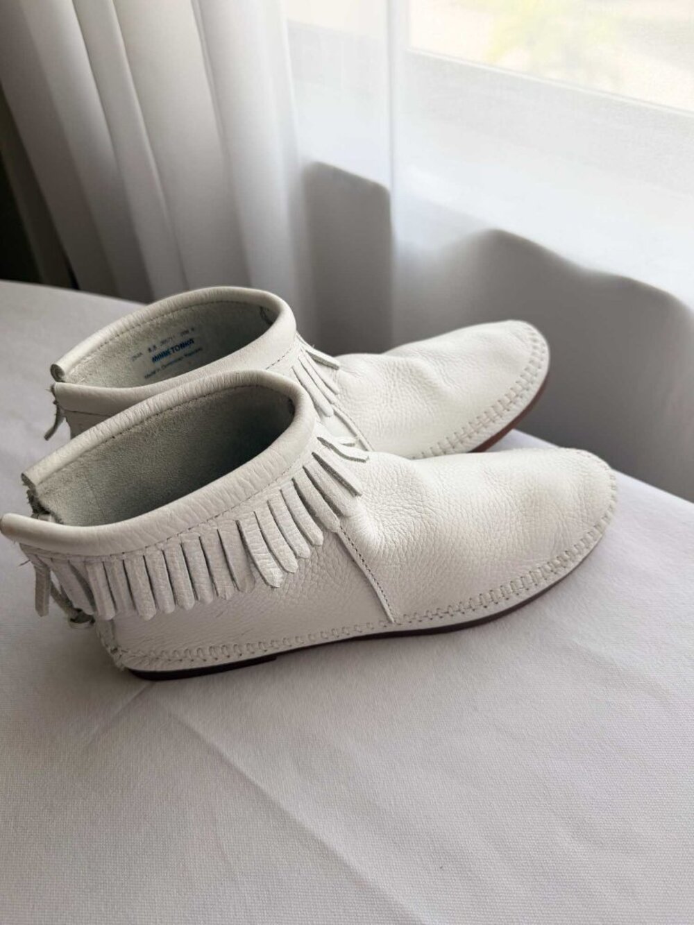 Minnetonka White Leather Fringe Boots Size 8.5, New - Picture 5 of 12
